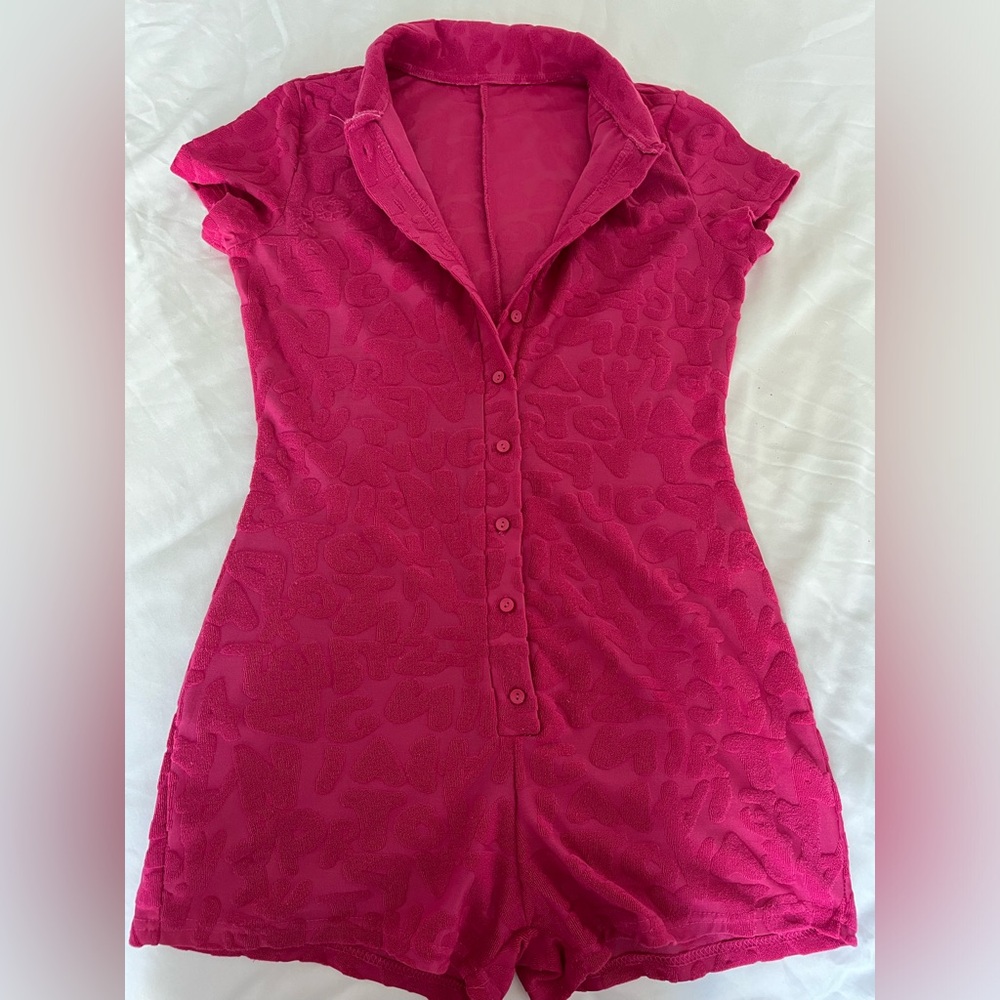 Unbranded playsuit
Size medium
Bright pink